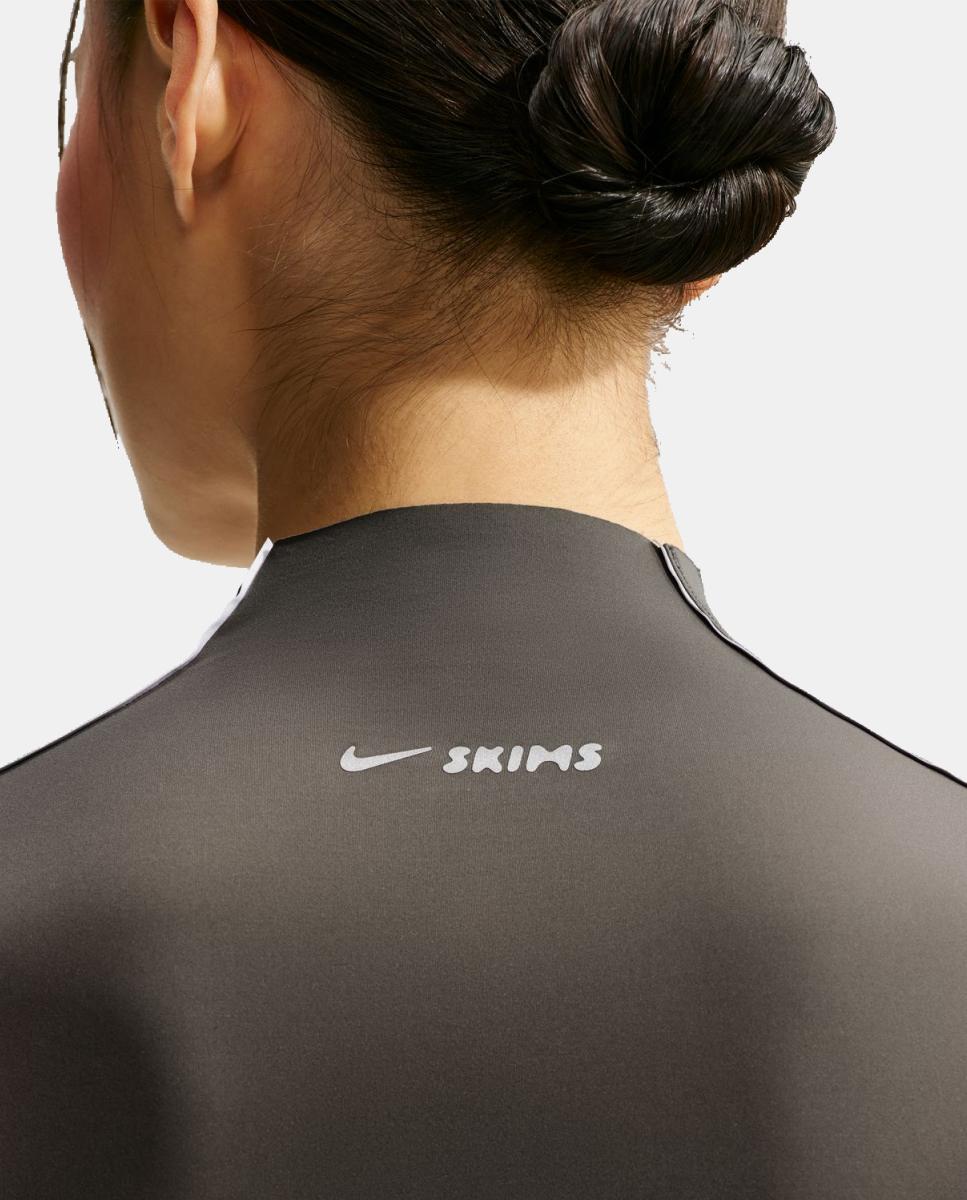 Camiseta de mujer Weightless NikeSKIMS - Negro Negro-6