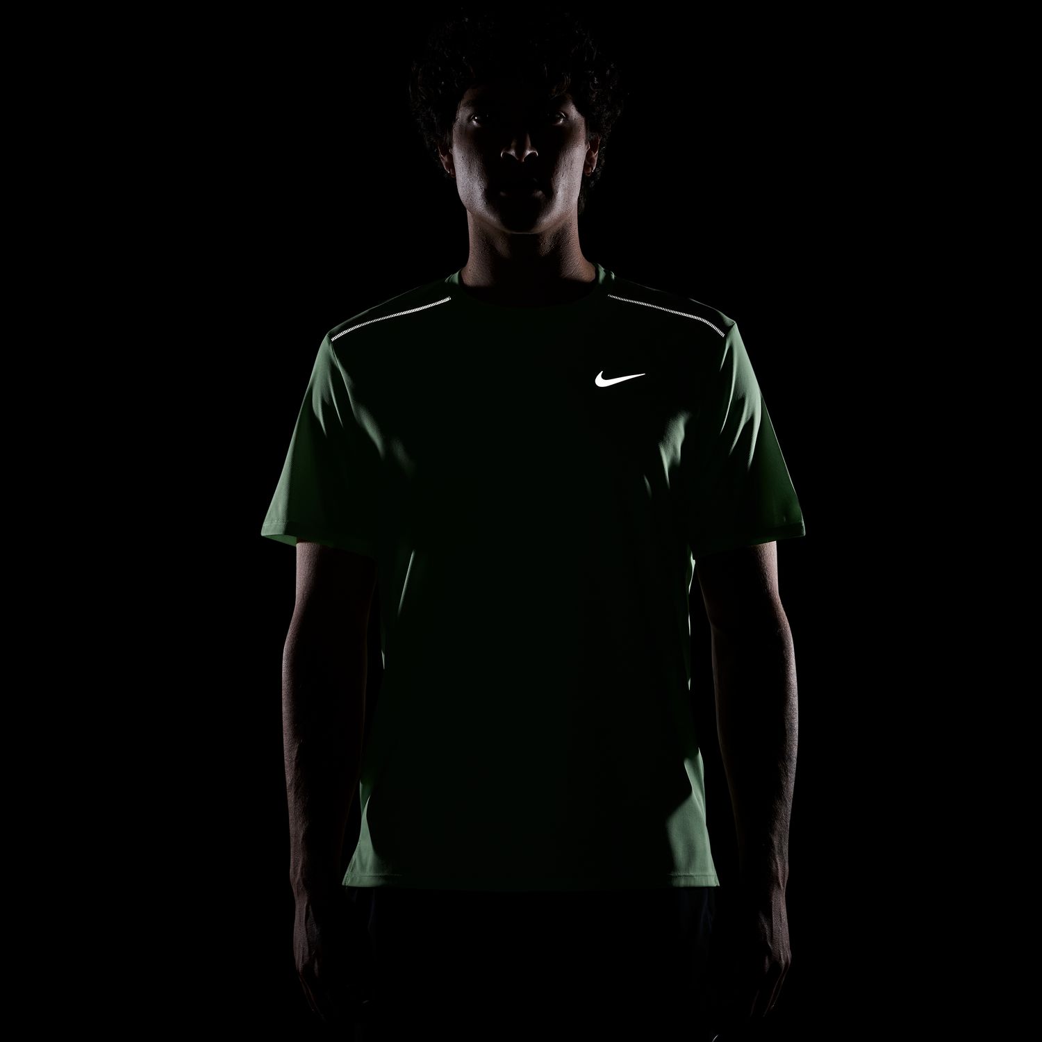 T-shirt de Homem M NK DF UV MILER SS Verde-4