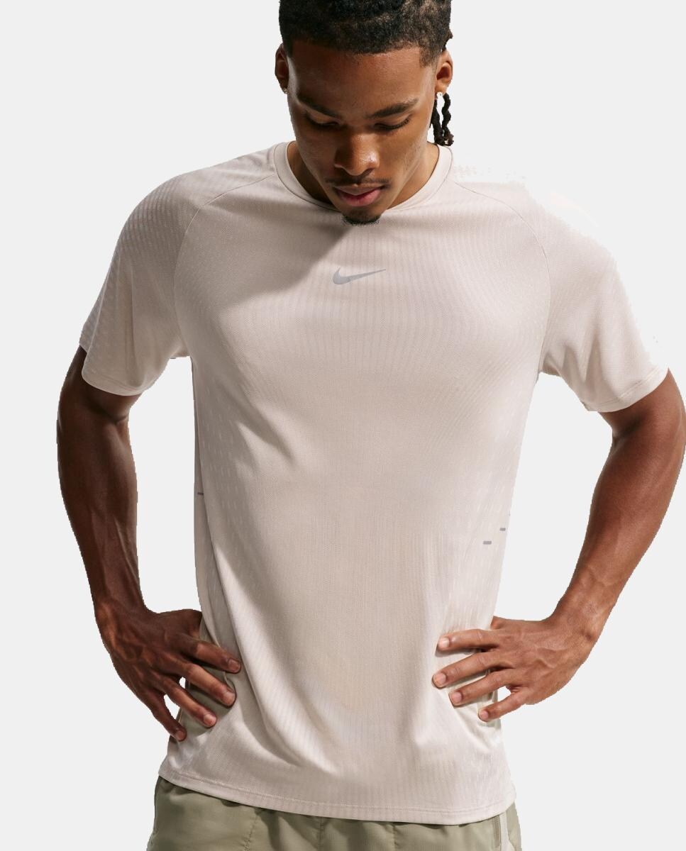 Imagen 0 de Camisetas de Hombre M NK AF STRIDE SS TOP NIKE Marrón
