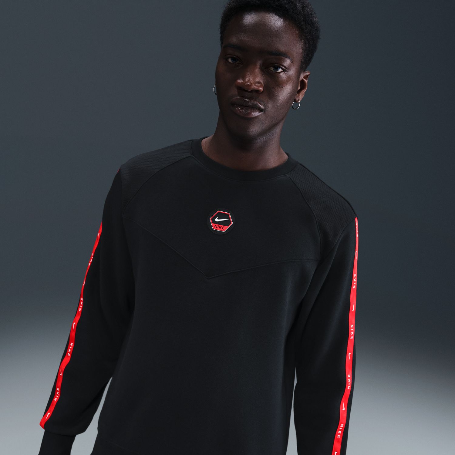 Sweatshirt de Homem Sportswear Club Crew Preto-1