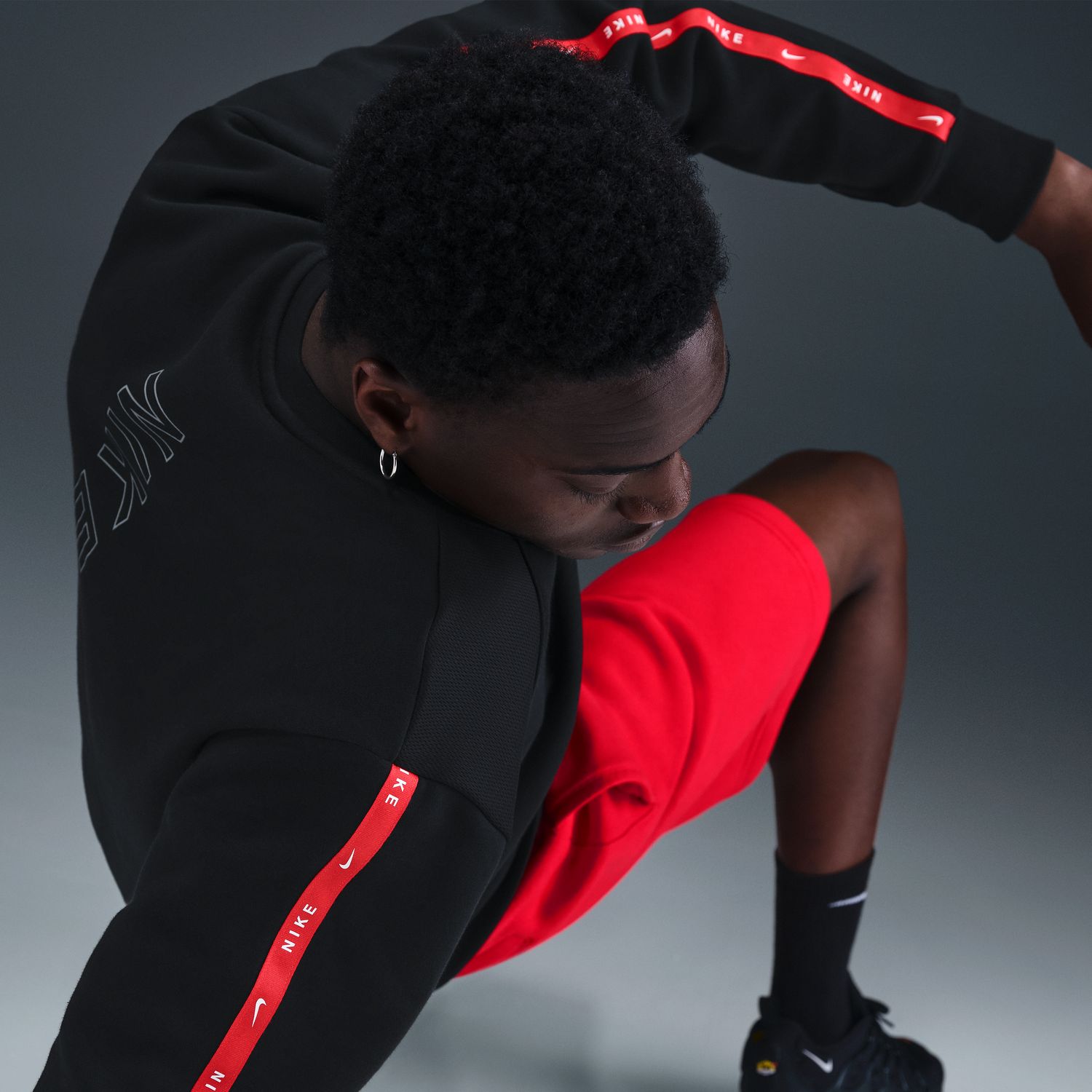 Sweatshirt de Homem Sportswear Club Crew Preto-2