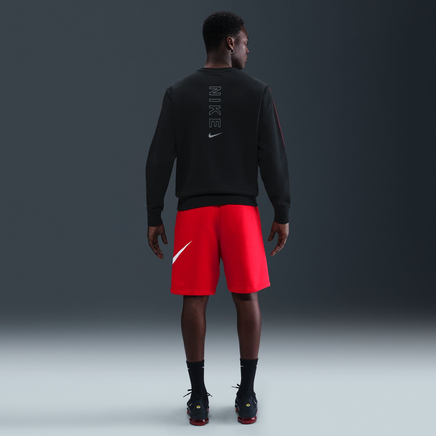 Sweatshirt de Homem Sportswear Club Crew Preto-5
