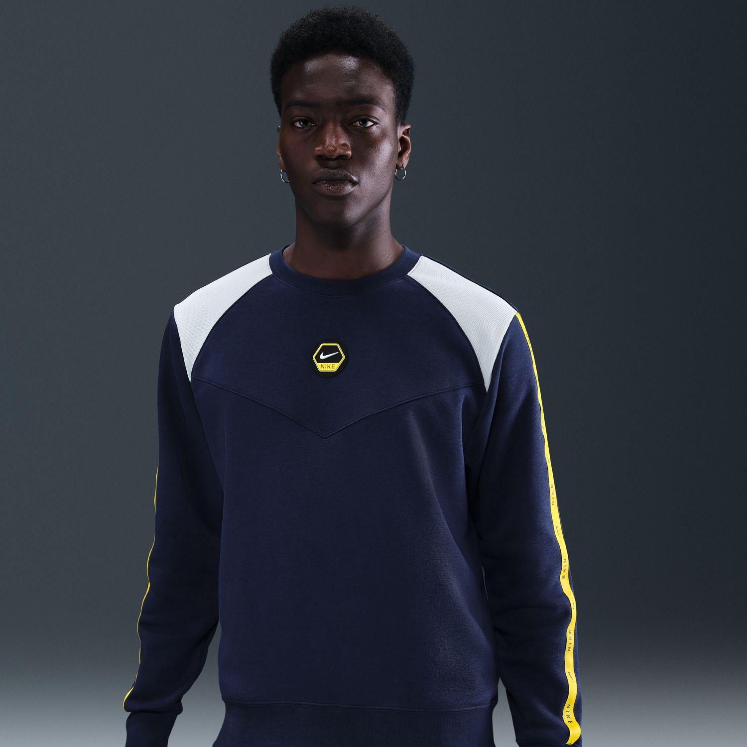 Sweatshirt de Homem Sportswear Club Crew Azul-marinho-1