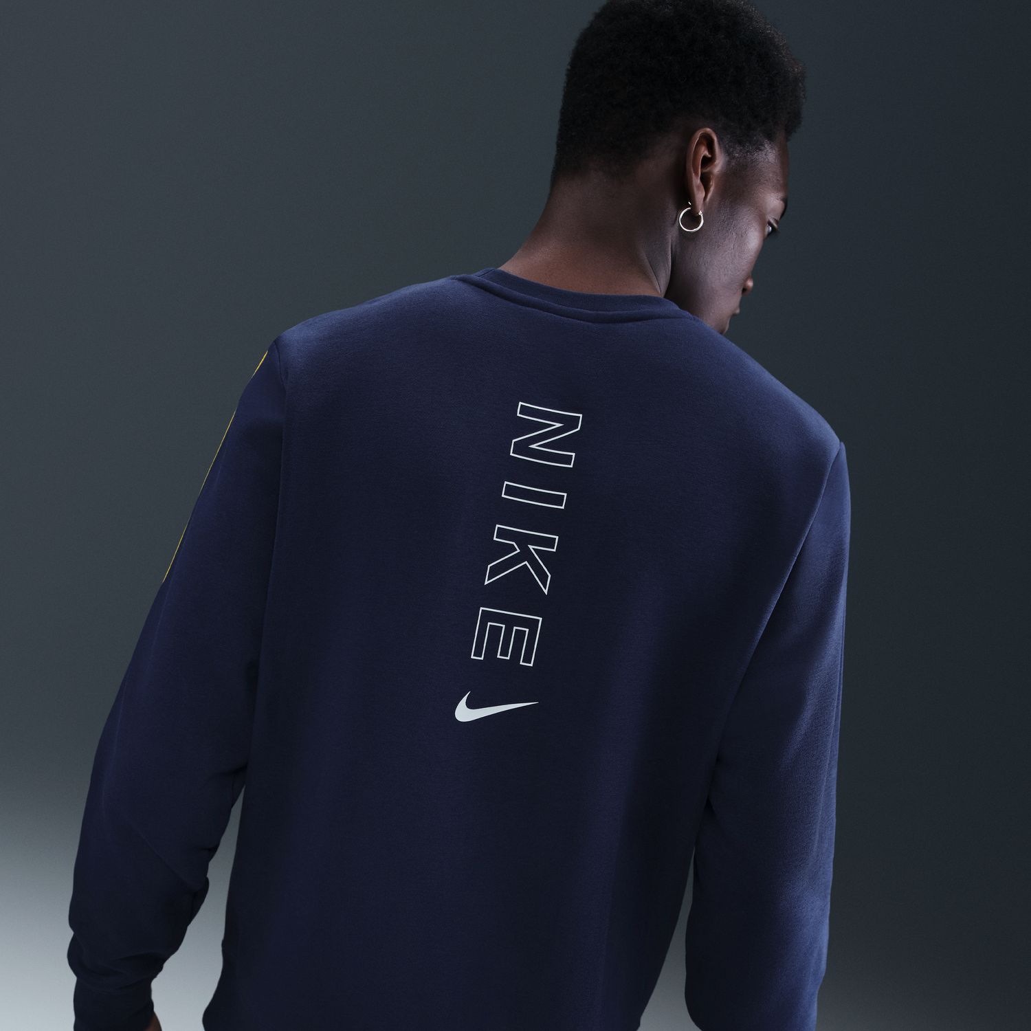 Sweatshirt de Homem Sportswear Club Crew Azul-marinho-3