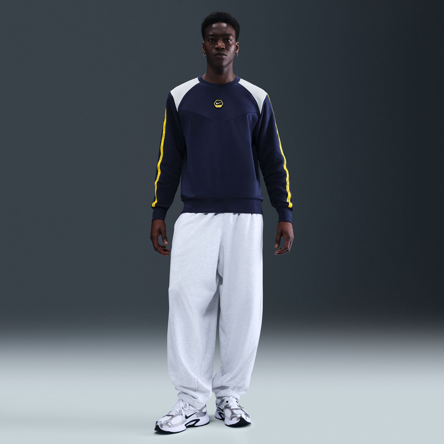 Sweatshirt de Homem Sportswear Club Crew Azul-marinho-4