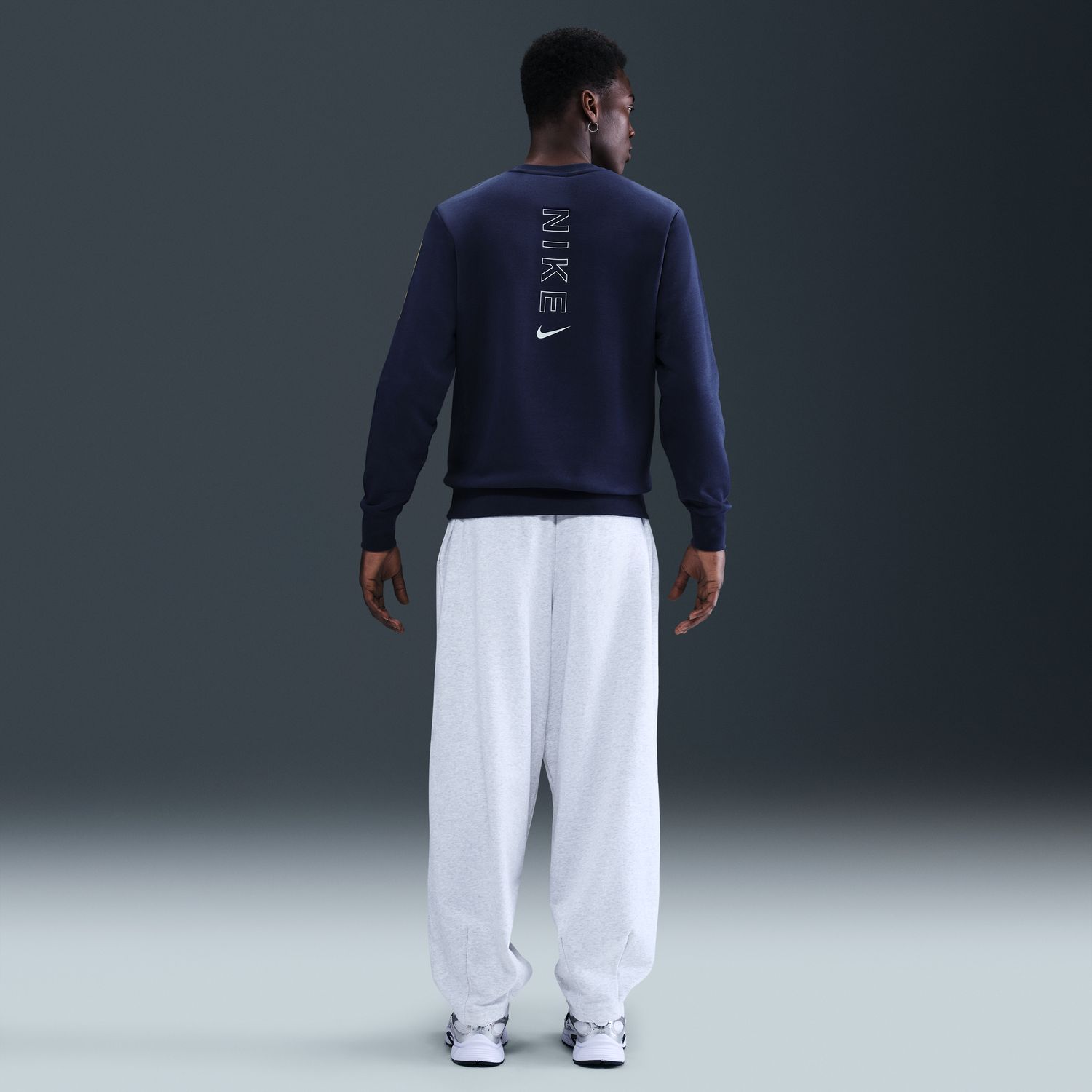 Sweatshirt de Homem Sportswear Club Crew Azul-marinho-5