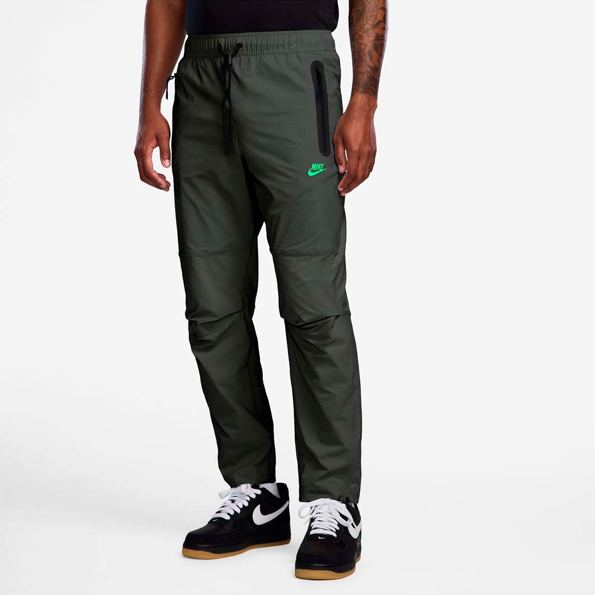 Imagen 0 de Pantalón de hombre M Nk DF Tch Wvn Oh Pant Nike Verde