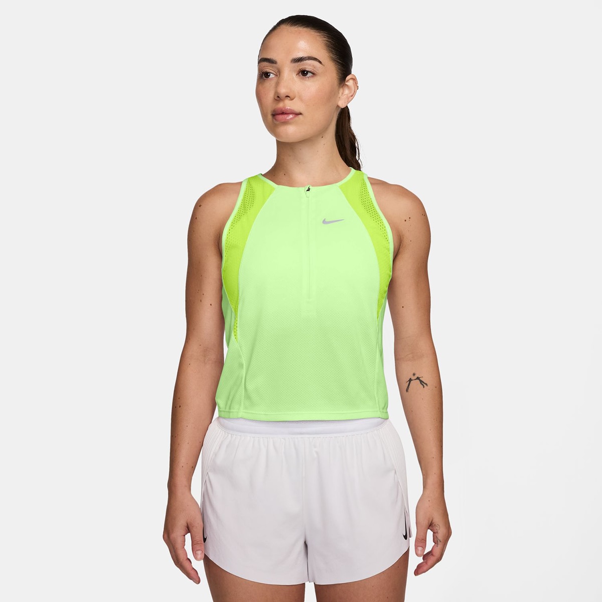 T-shirt de mulher Nike Nike Amarelo-1