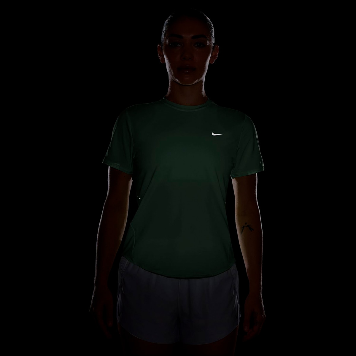 T-shirt de Running de Mulher W NK SWIFT DF SS Top Preto-4