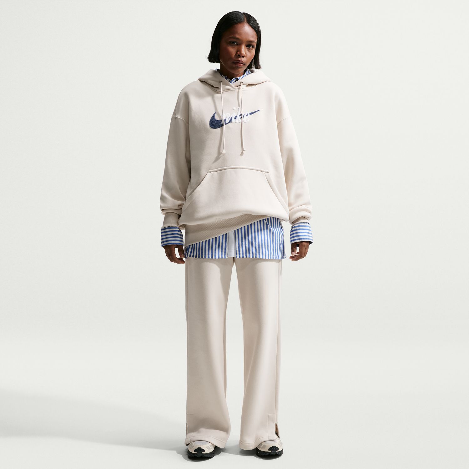 Sudadera de mujer Phnx Flc Os Logo Hdy Nike Blanco · El Corte Inglés