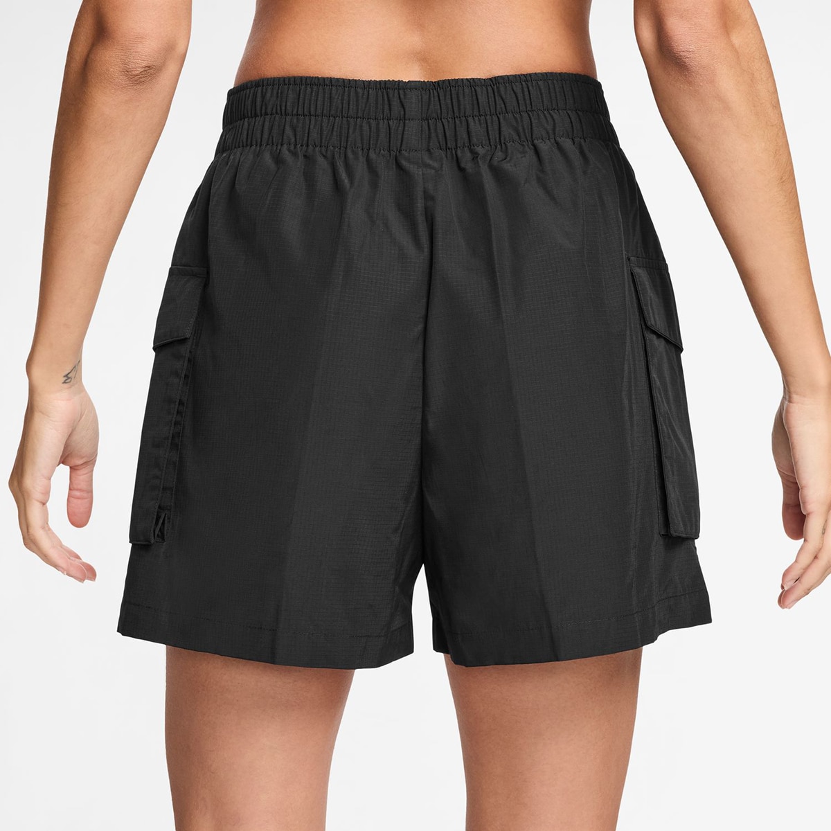 Calções de Mulher Sportswear Essential Woven 5'' Preto-2