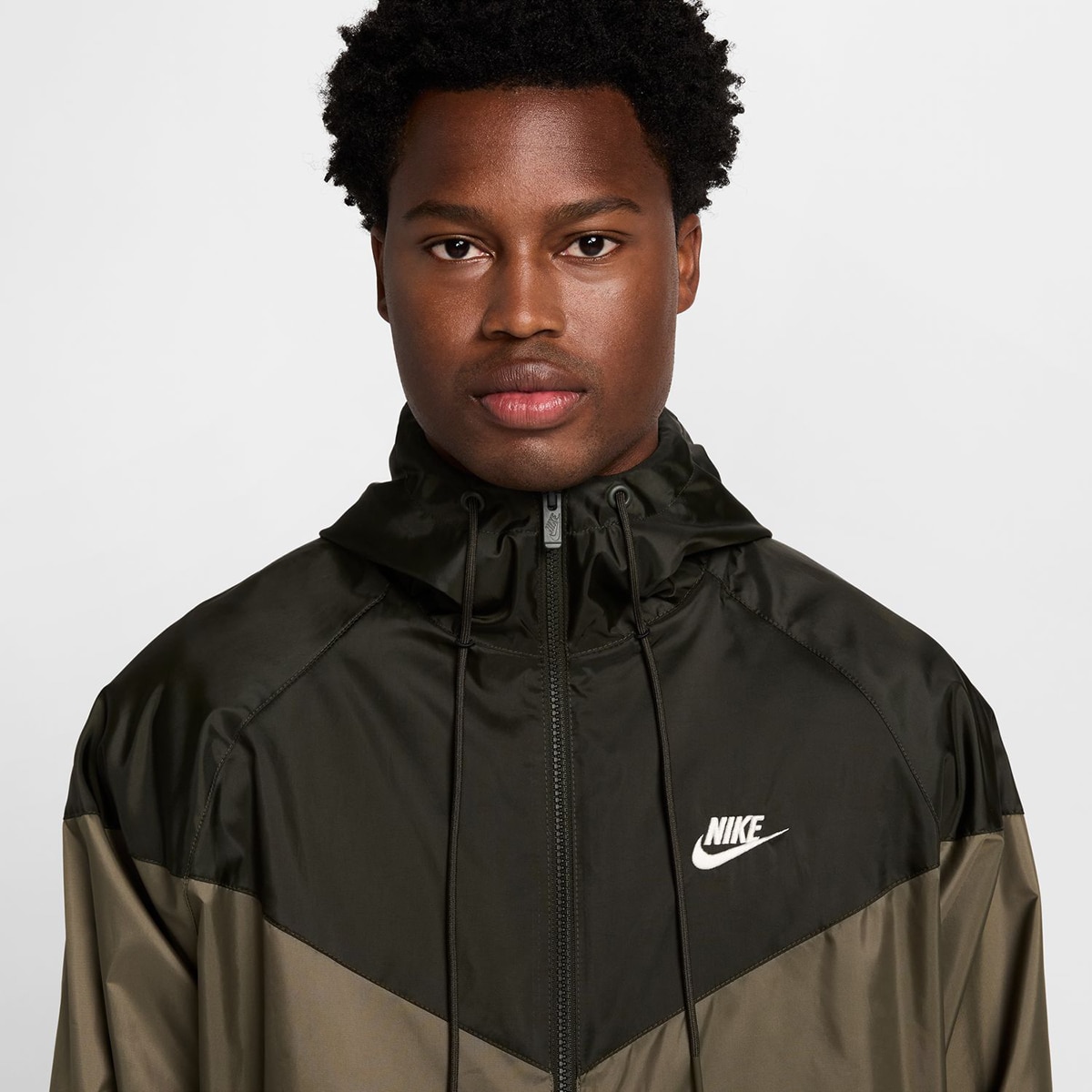 Casaco de Homem Sportswear Heritage Essentials Windrunner Verde Azeitona-3