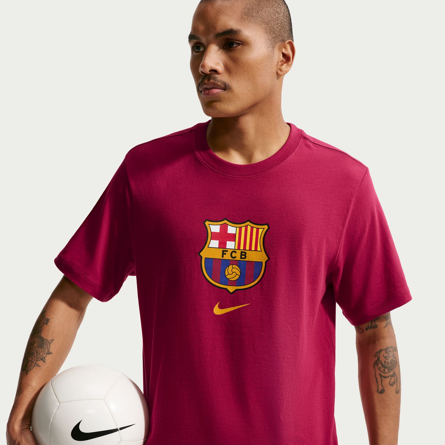 T-shirt de Homem FC Barcelona 2026-2027 Stadium Crest Vermelho-3