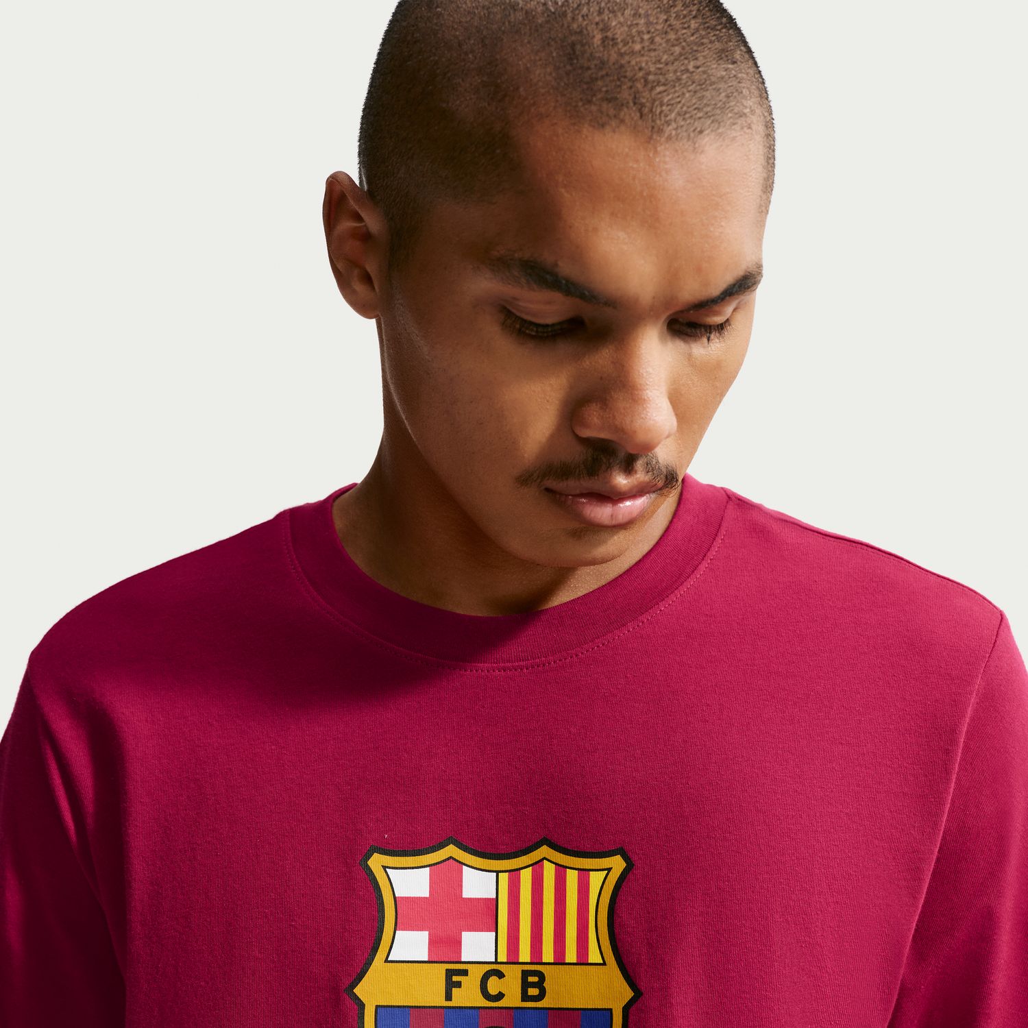 T-shirt de Homem FC Barcelona 2026-2027 Stadium Crest Vermelho-4