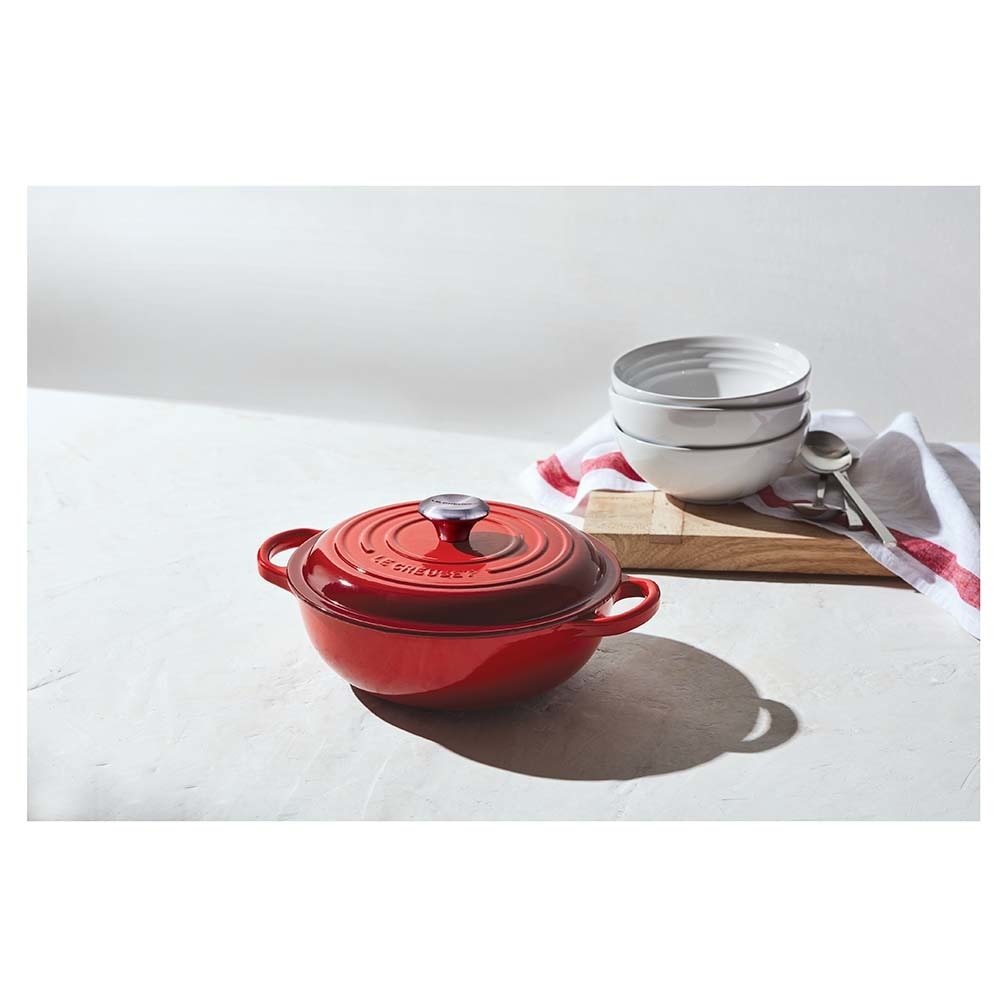 Imagen 3 de Cocotte Oval Baja Signature hierro colado esmaltado Volcánico Le Creuset - Naranja 27 cm Naranja