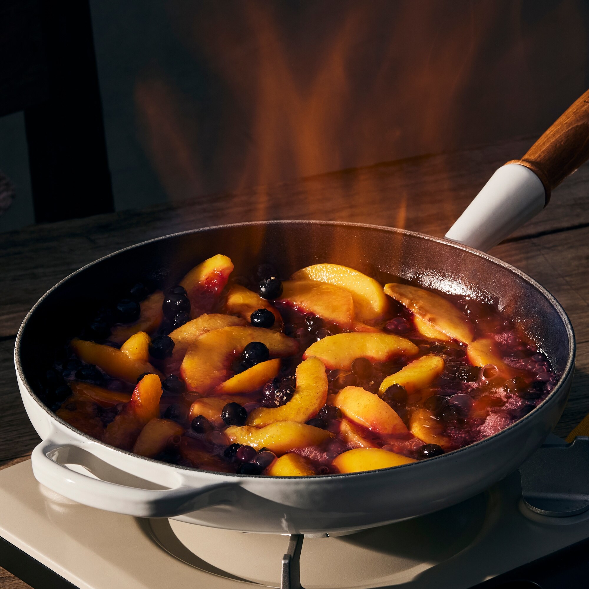 Imagen 5 de Sauté con mango de madera hierro fundido Le Creuset - Blanco Sartén de 26 cm Blanco