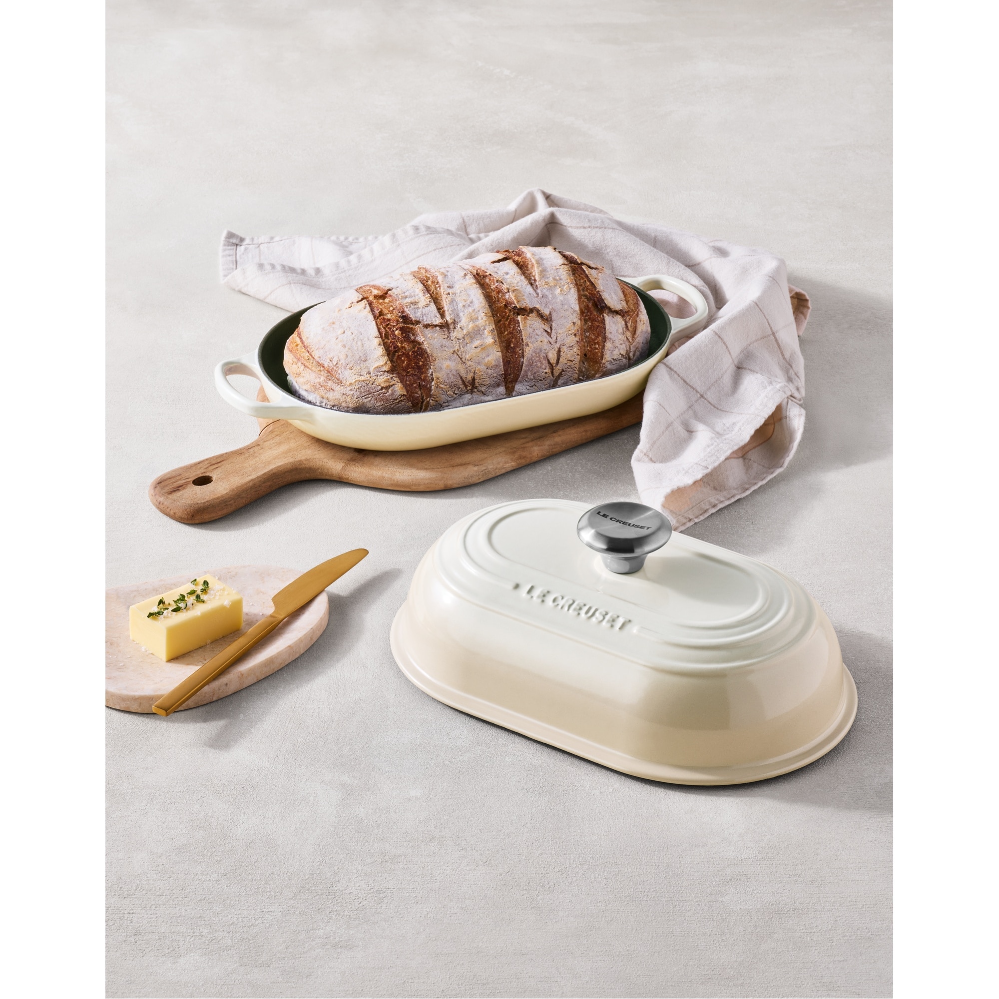 Imagen 6 de Cocotte oval para pan de hierro fundido Le Creuset - Merengue 29 cm Merengue