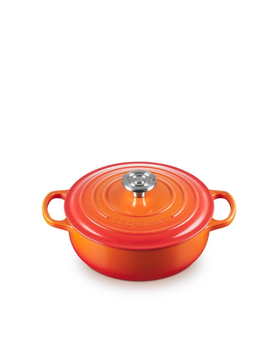 Imagen 2 de Cocotte redonda baja de hierro fundido Le Creuset - Volcánico 24 cm Volcánico