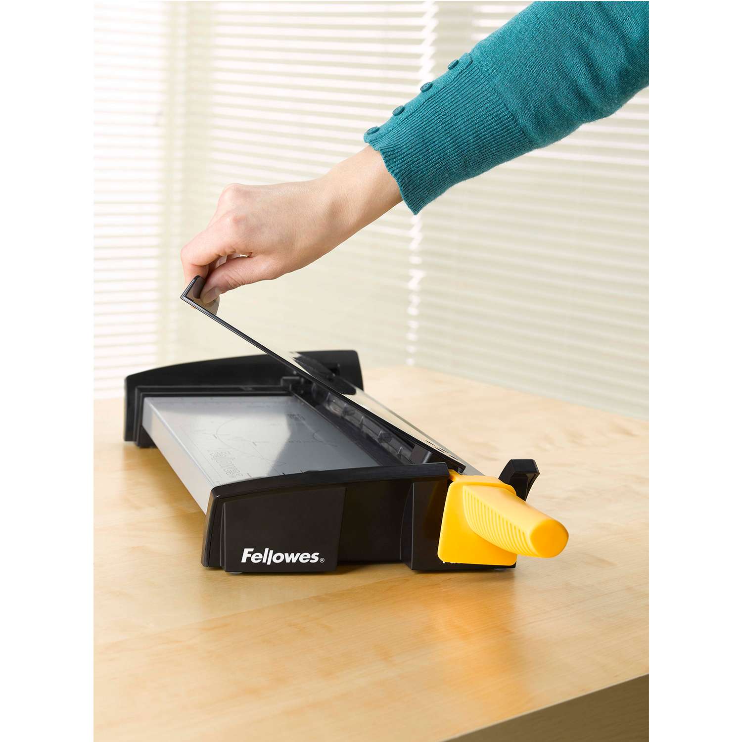 Guillotina papel Fellowes Plasma A4 corta hasta 40 Hojas Gris-3