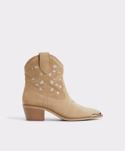 Imagen 0 de Botines de mujer con punta afilada