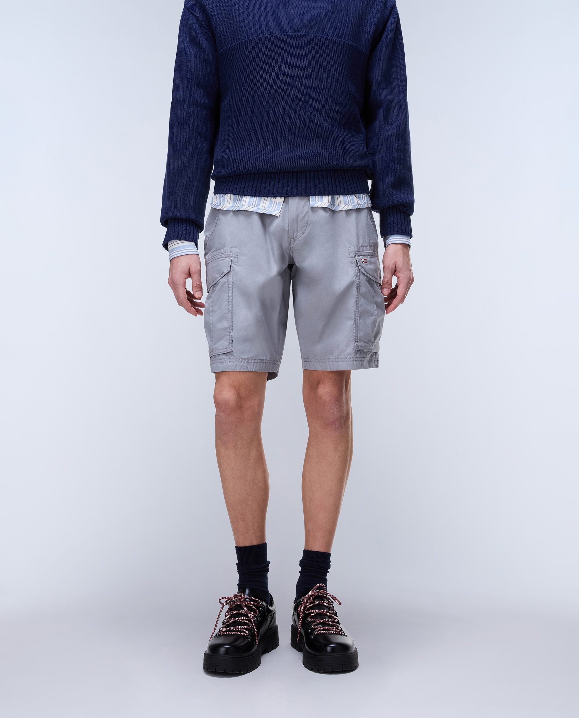 Imagen 1 de Bermuda de hombre tipo cargo Noto lisa - Gris Gris
