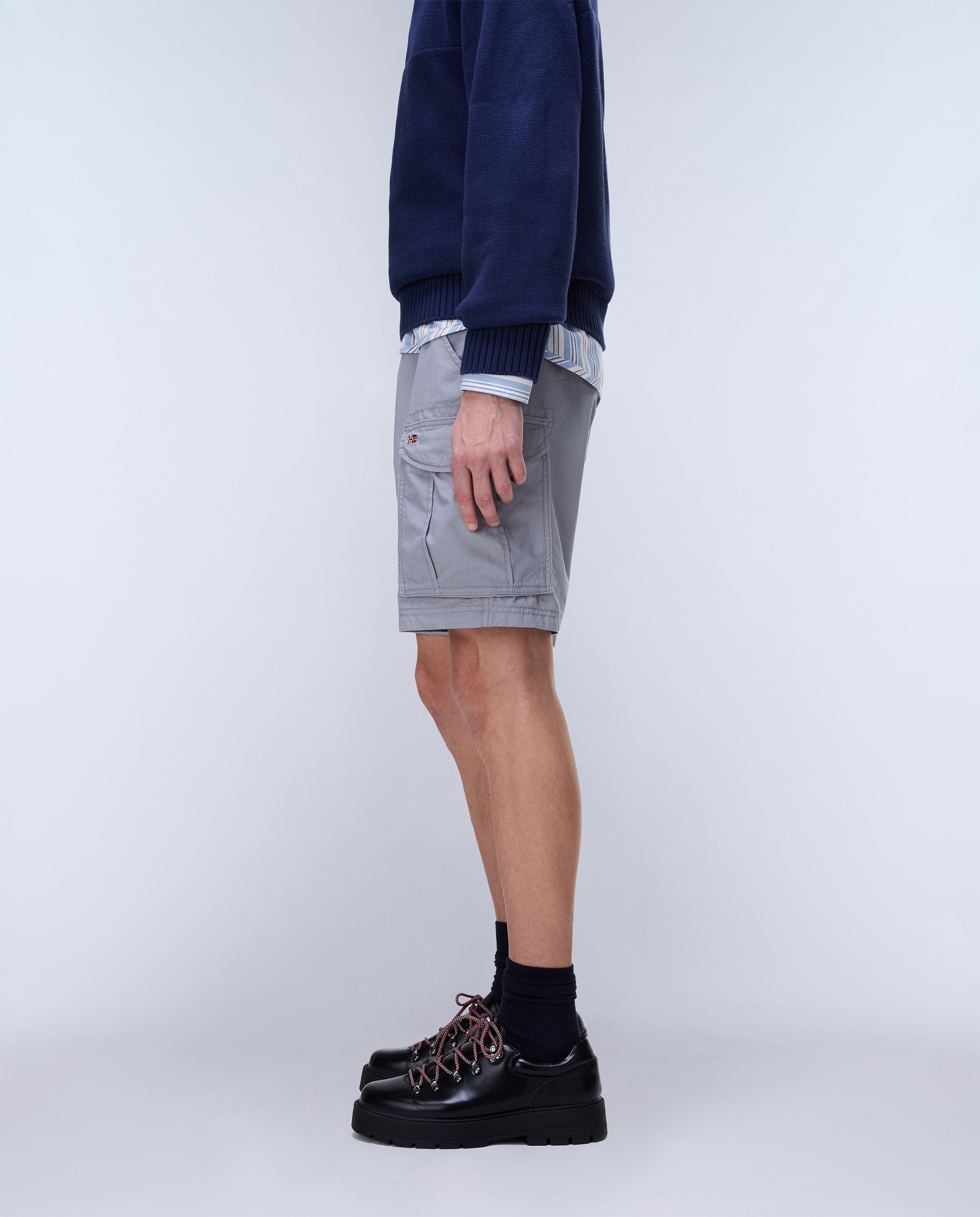 Imagen 2 de Bermuda de hombre tipo cargo Noto lisa - Gris Gris
