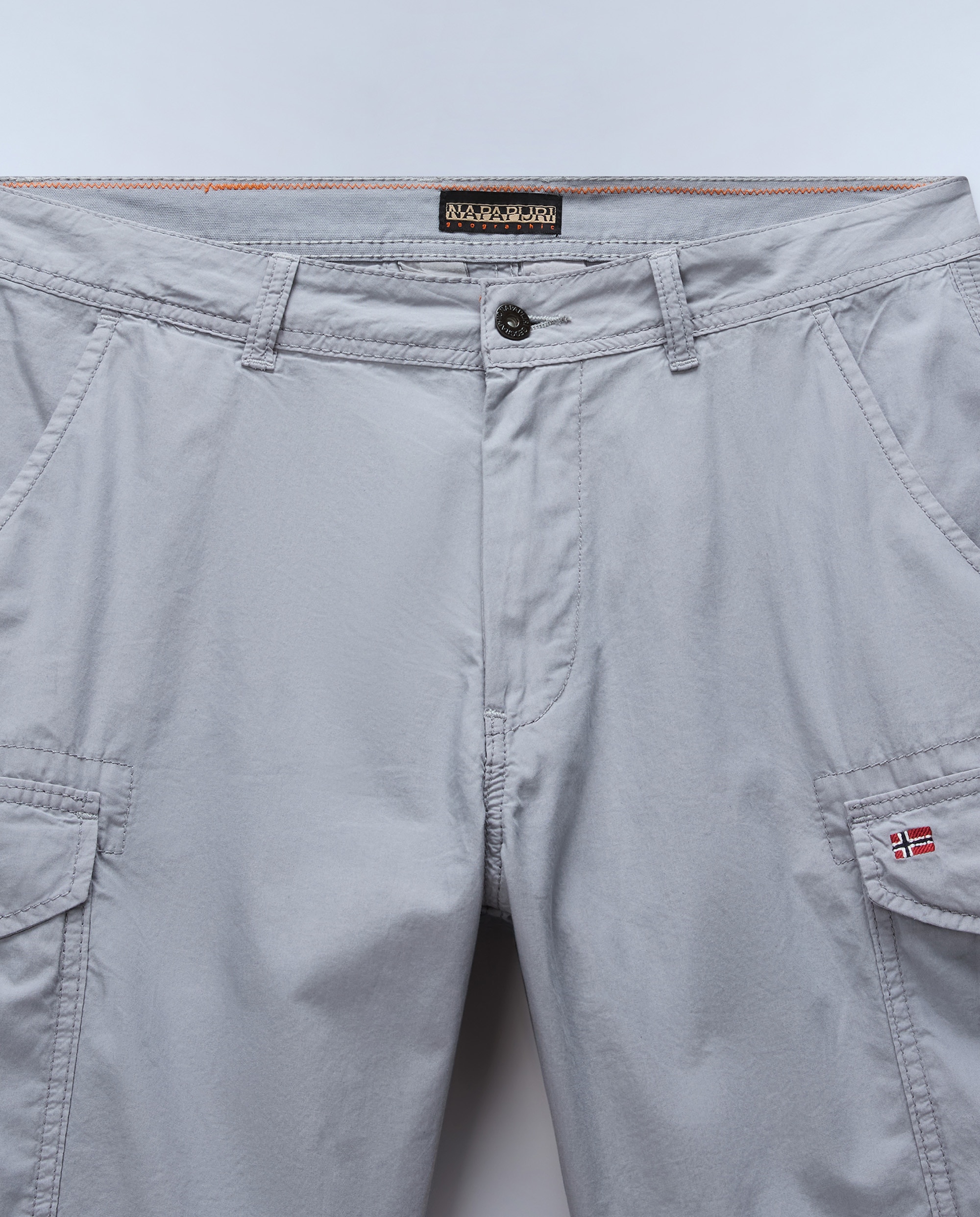 Imagen 4 de Bermuda de hombre tipo cargo Noto lisa - Gris Gris