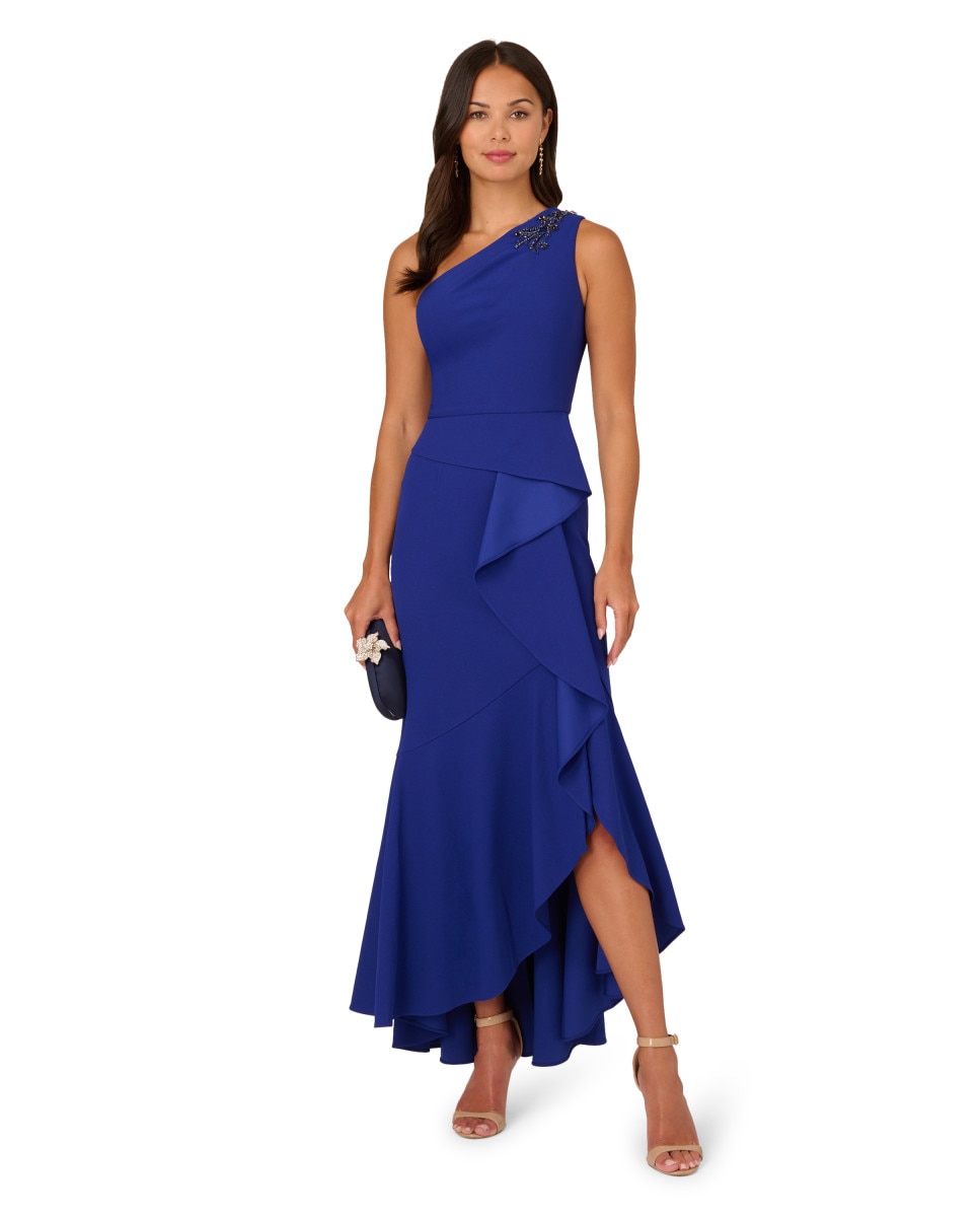 Adrianna Papell - Vestido con escote asimétrico y pedrería en el hombro.