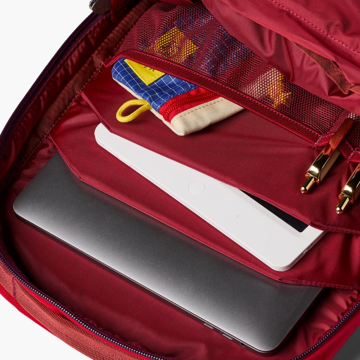 Mochila Allpa 18L Daypack con bolsillos de malla - Rojo Rojo-4