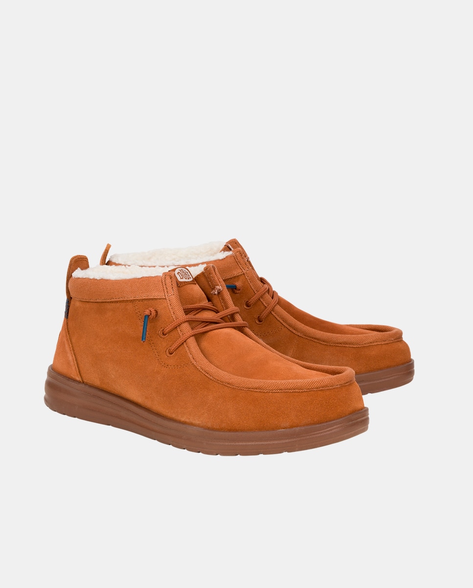 Hemos cogido el clásico wally y lo hemos adaptado al invierno. wally grip midr classic es un botín de hombre de piel sintética y cuello de ante sintético con detalles de punto que añaden originalidad. con suela antideslizante estos botines ligeros son pe - HeyDude - Marrón Marrón-2
