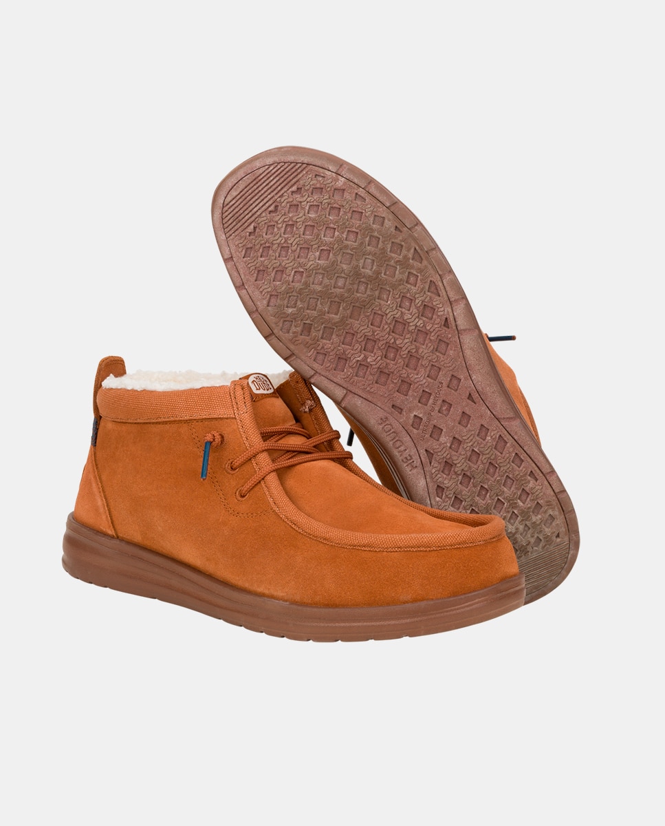 Hemos cogido el clásico wally y lo hemos adaptado al invierno. wally grip midr classic es un botín de hombre de piel sintética y cuello de ante sintético con detalles de punto que añaden originalidad. con suela antideslizante estos botines ligeros son pe - HeyDude - Marrón Marrón-3