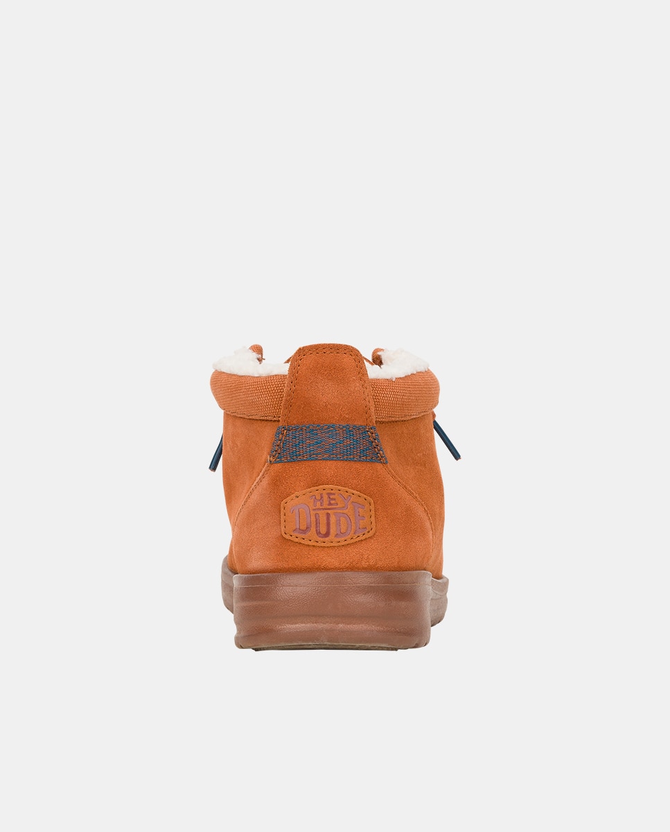 Hemos cogido el clásico wally y lo hemos adaptado al invierno. wally grip midr classic es un botín de hombre de piel sintética y cuello de ante sintético con detalles de punto que añaden originalidad. con suela antideslizante estos botines ligeros son pe - HeyDude - Marrón Marrón-5