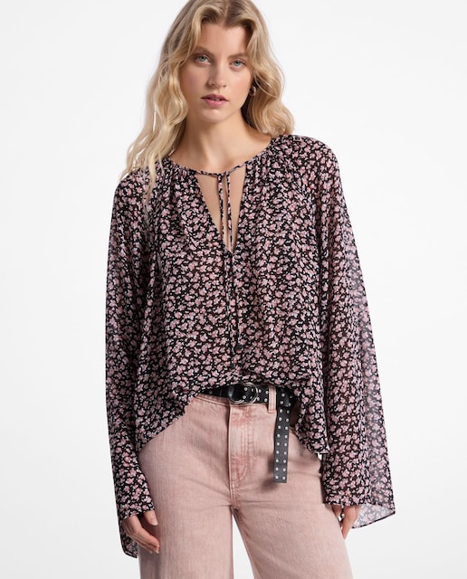 Imagen 0 de Blusa de mujer vaporosa con mangas acampanadas