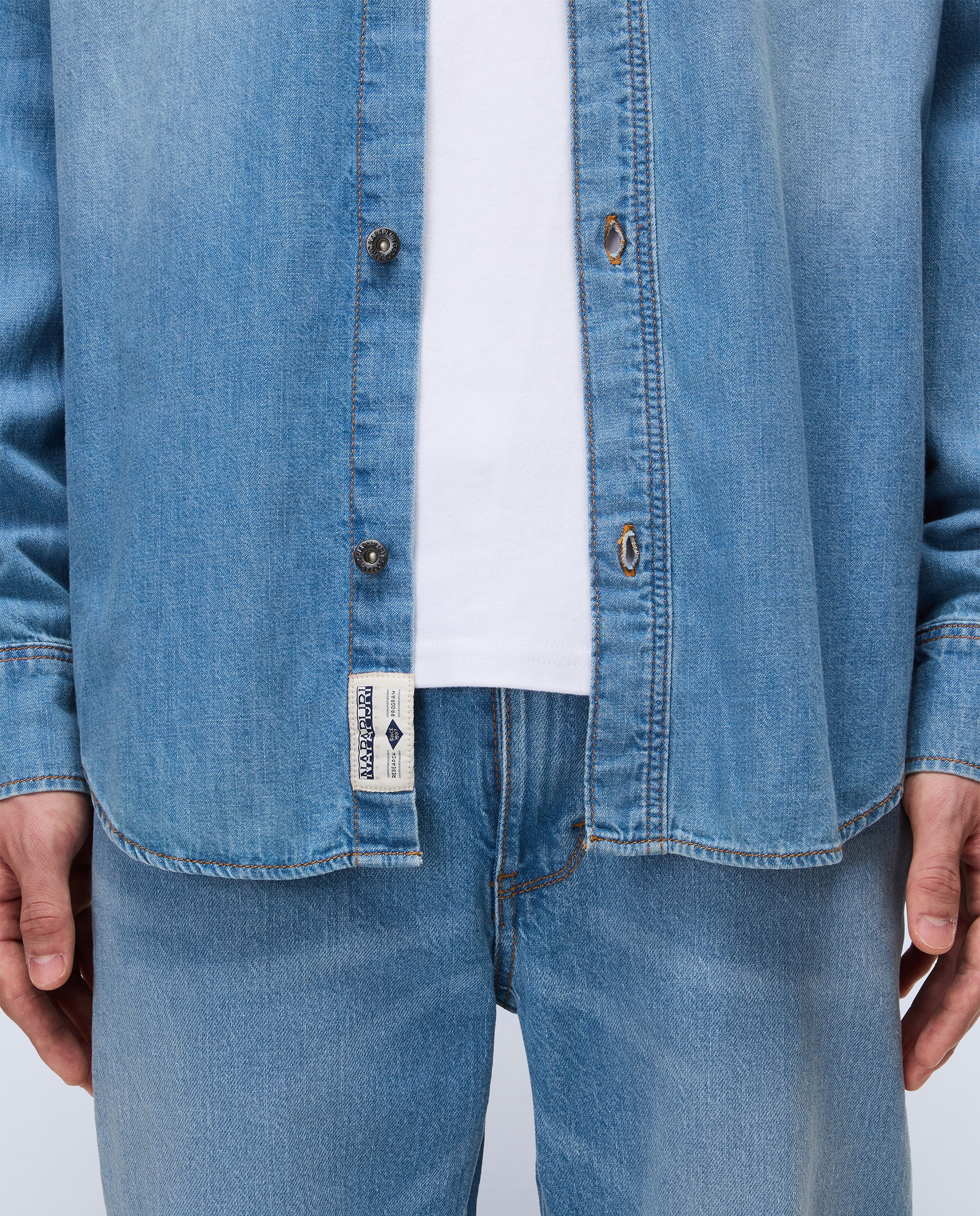 Imagen 4 de Camisa vaquera de hombre de corte relaxed - Napapijri - Azul claro Azul claro