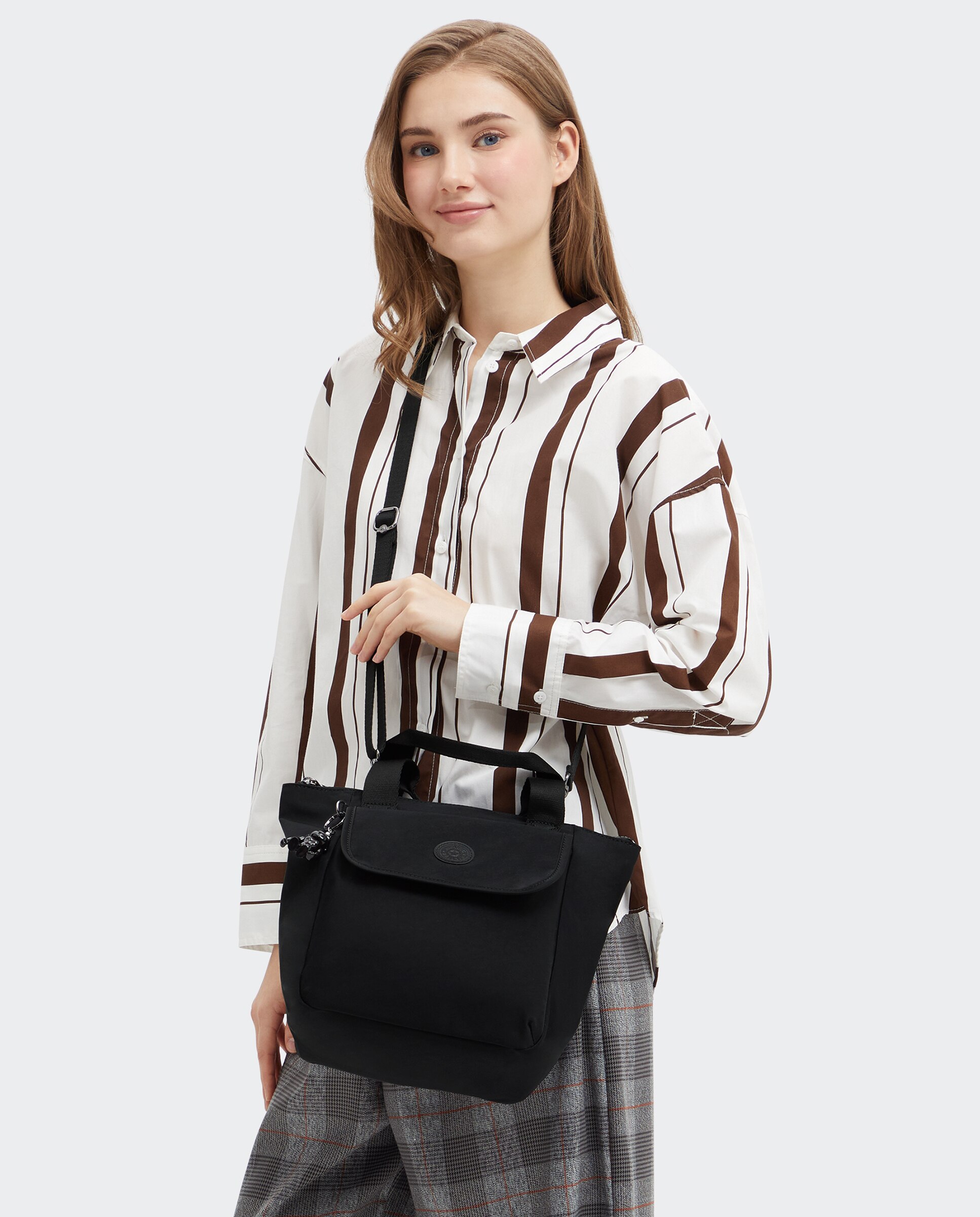 Bolsa de almuerzo con asa bandolera extraíble y bolsillo frontal - Kipling - Negro Negro-3