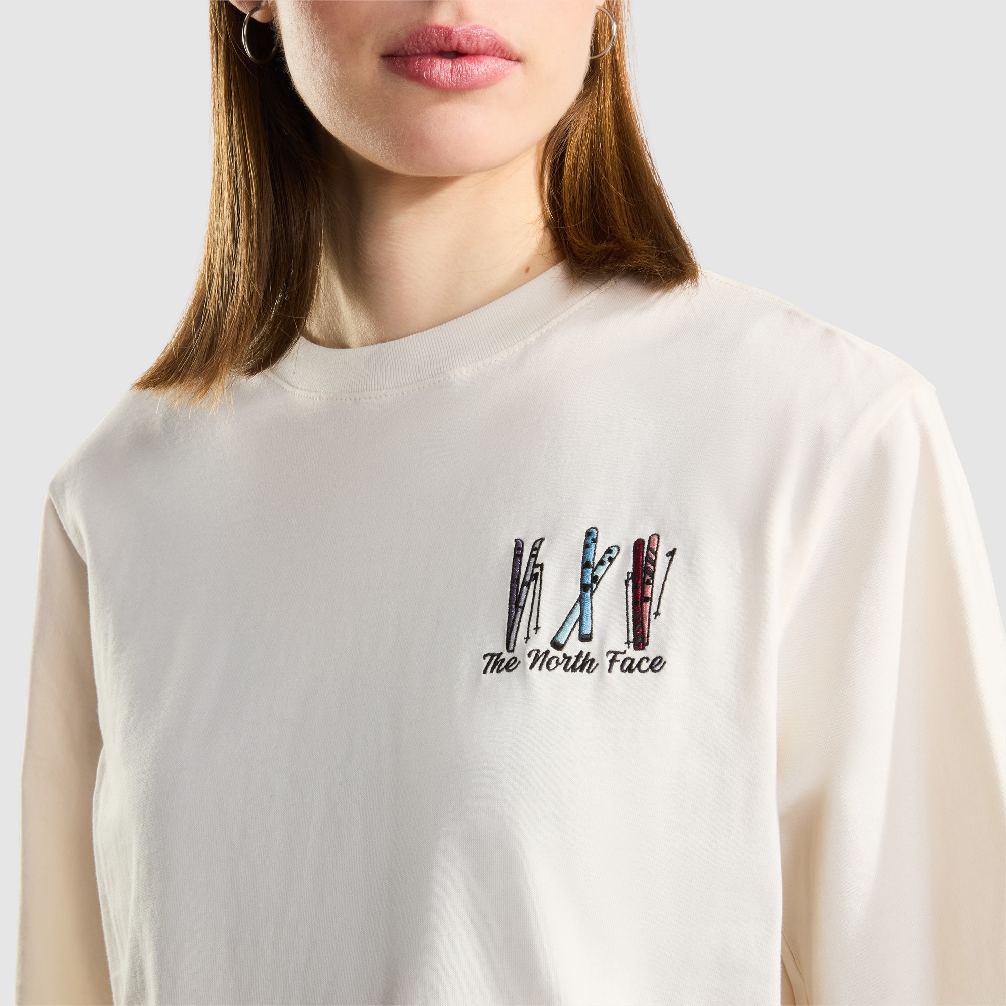 Camiseta de corte cuadrado con bordado gráfico para mujer Ski Embro Boxy The North Face - Blanco Anticuario Blanco Anticuario-4