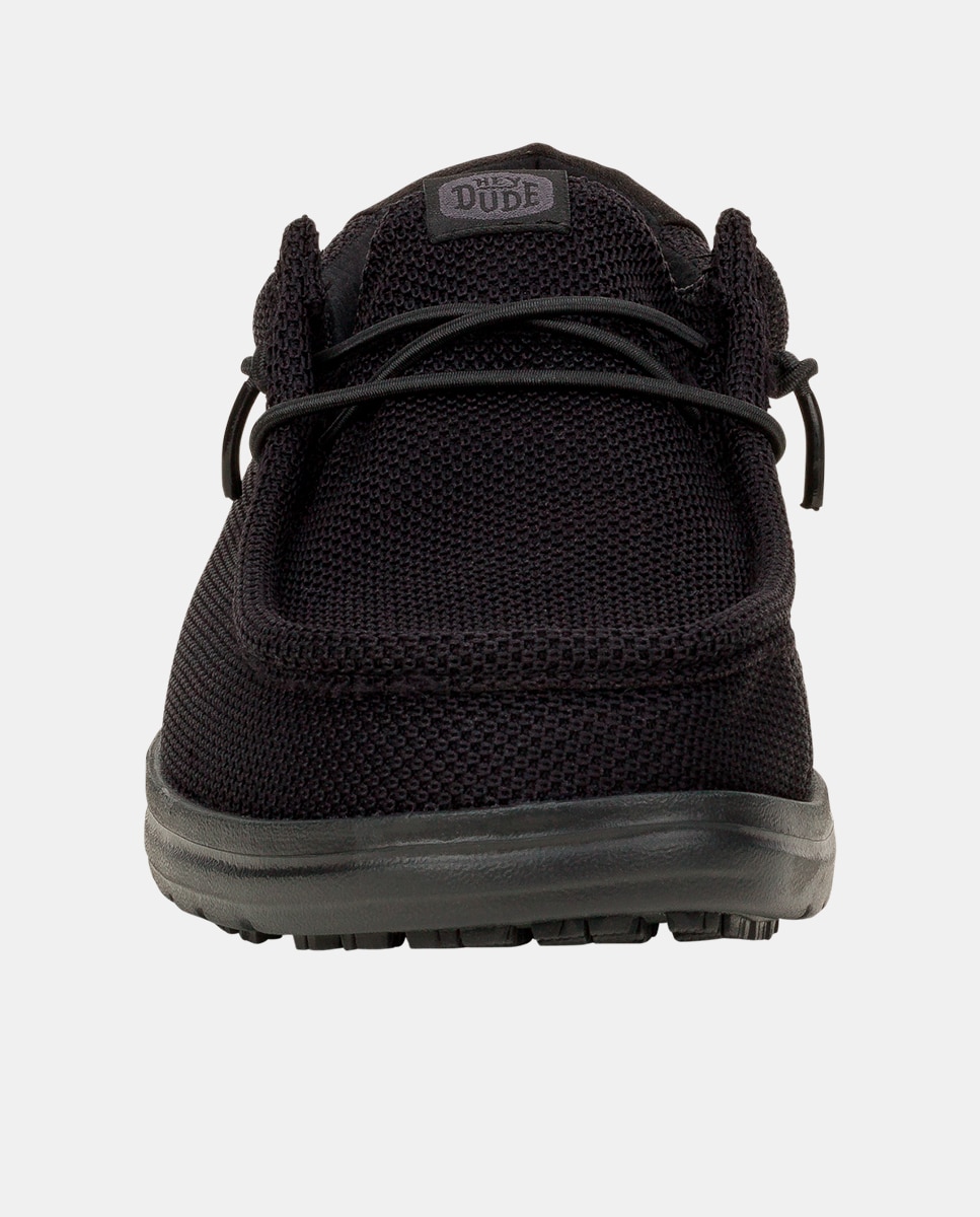Imagen 4 de Wally work ce es lo que sucede cuando combinas la comodidad clásica de wally con un poco de esfuerzo extra. este zapato cuenta con una parte superior de malla repelente al agua y una suela ligera, flexible y antideslizante, te permitirá afrontar la jorna - HeyDude - Negro Negro