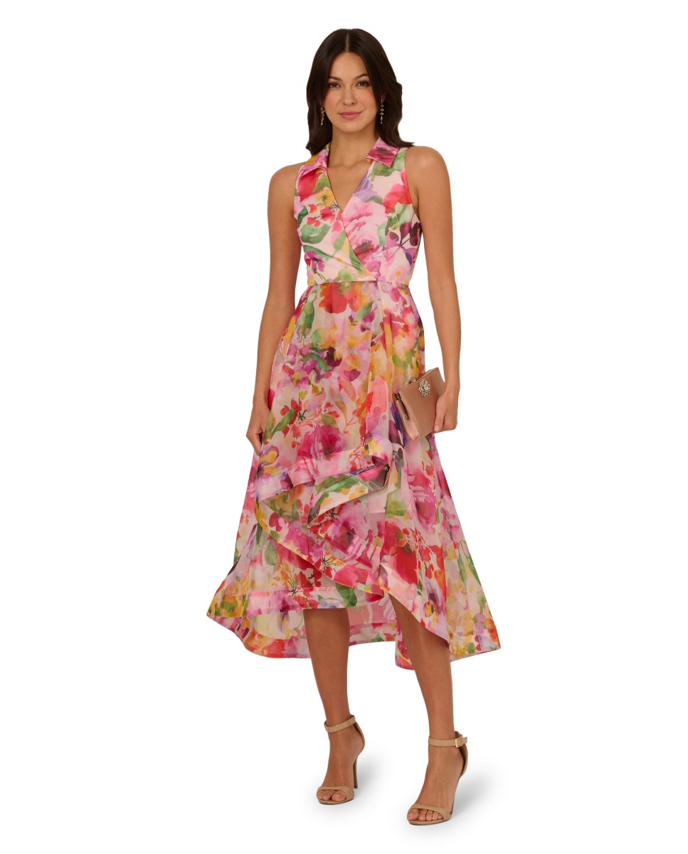 Adrianna Papell - Vestido floral con cuello y escote en uve.