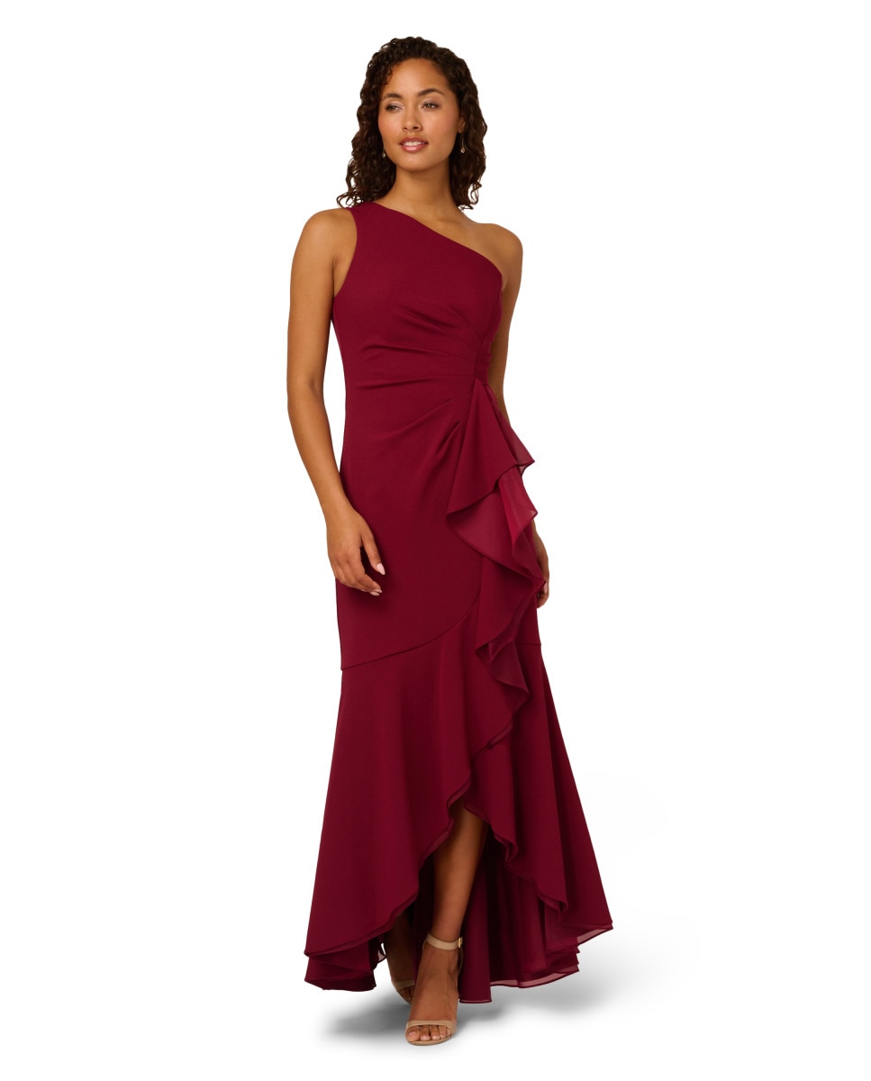 Adrianna Papell - Vestido con escote asimétrico y falda con volantes.