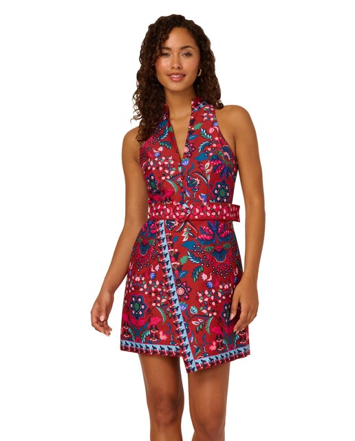 Imagen 0 de Vestido con escote en uve y cinturón