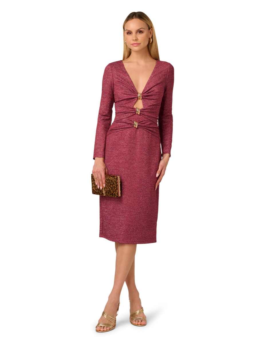 Imagen 3 de Vestido midi brillante con frunces y escote profundo - Adrianna Papell - Burdeos Burdeos