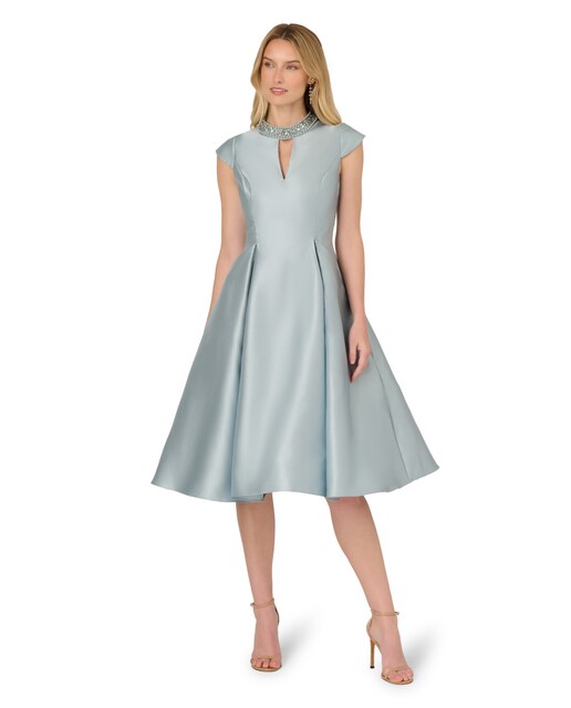 Imagen 0 de Vestido mikado con escote con pedrería