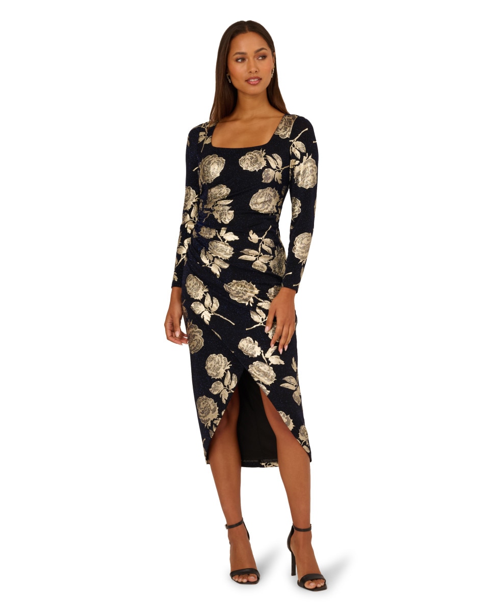 Imagen 1 de Vestido midi estampado con fruncido y abertura frontal - Adrianna Papell - Dorado Dorado