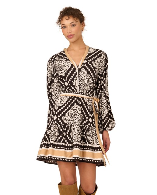 Imagen 0 de Vestido corto camisero con escote en pico