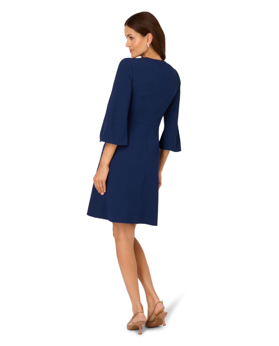 Vestido corto de manga francesa acampanada con escote anudado - Adrianna Papell - Azul Azul-2