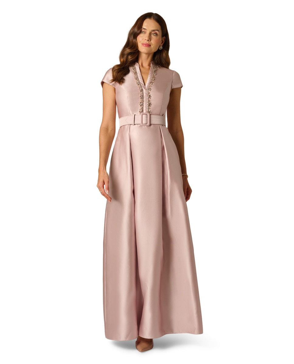 Imagen 0 de Vestido con escote en pico con pedrería y cinturón Beige