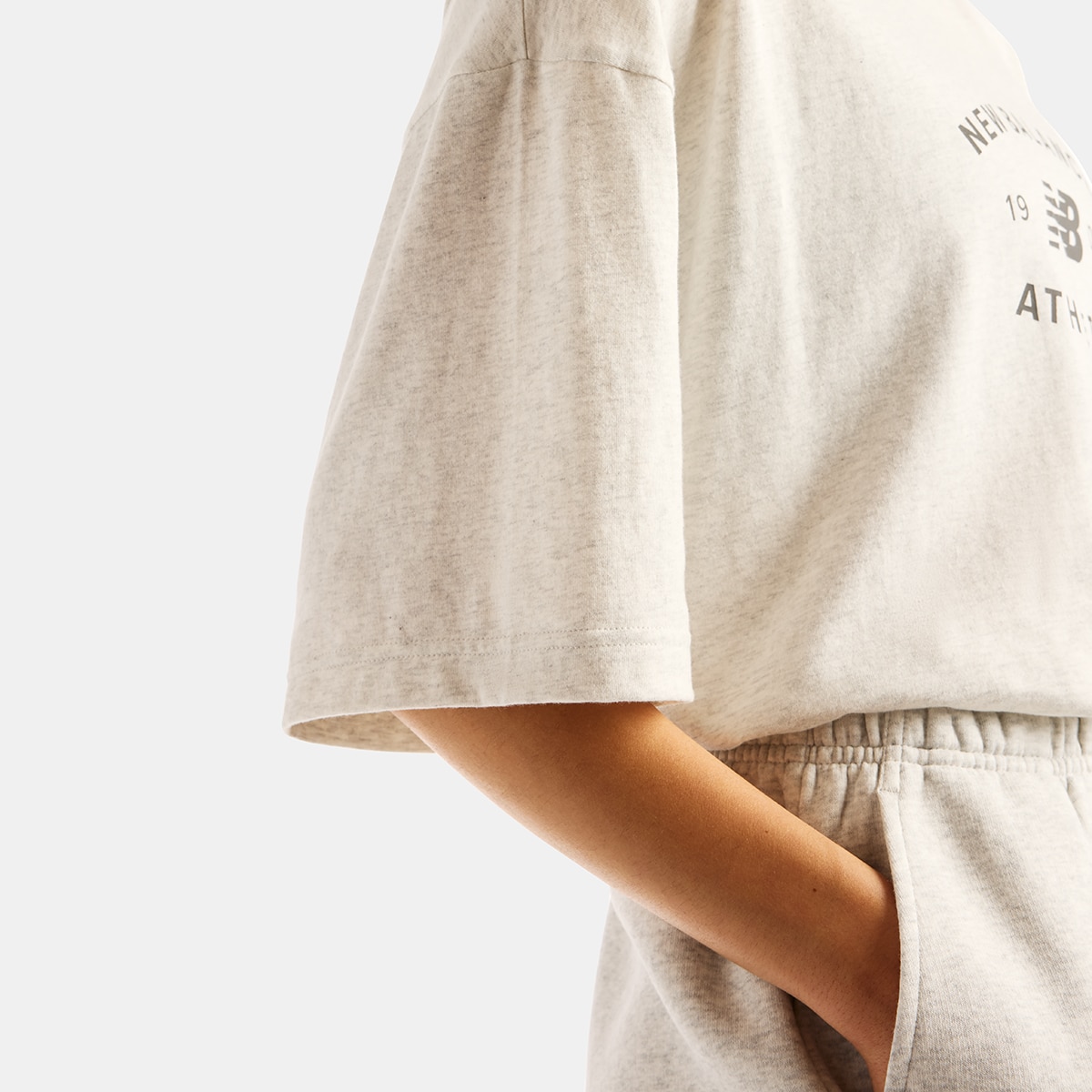 Imagen 5 de Camiseta casual de mujer Reimagined Oversized New Balance - Gris Gris
