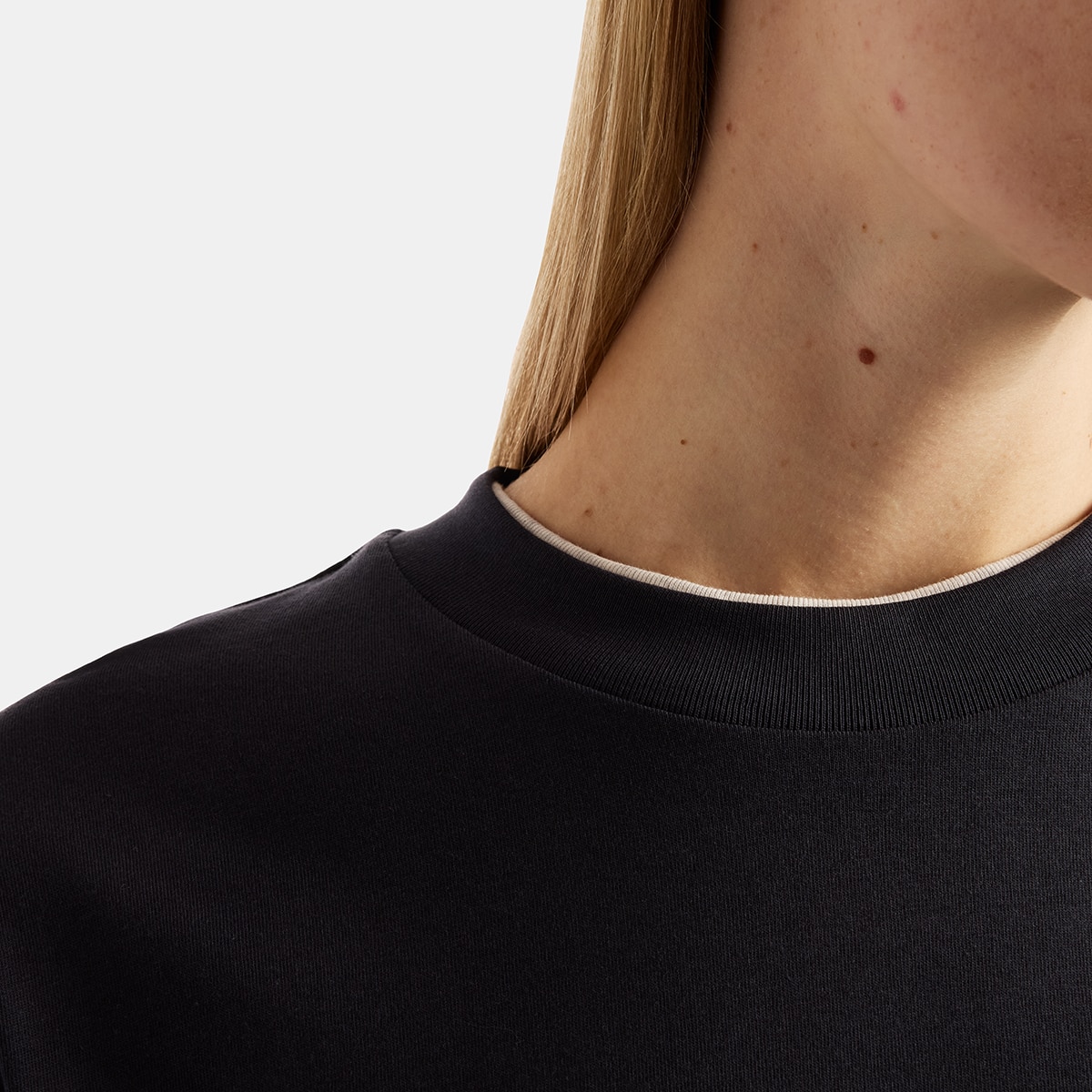 Imagen 4 de Camiseta casual de mujer Reimagined Oversized New Balance - Antracita Antracita
