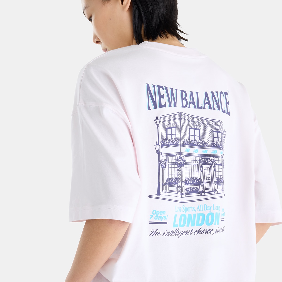 Camiseta casual de mujer Grab a Bite London Oversized New Balance - Rosa claro Rosa claro-3