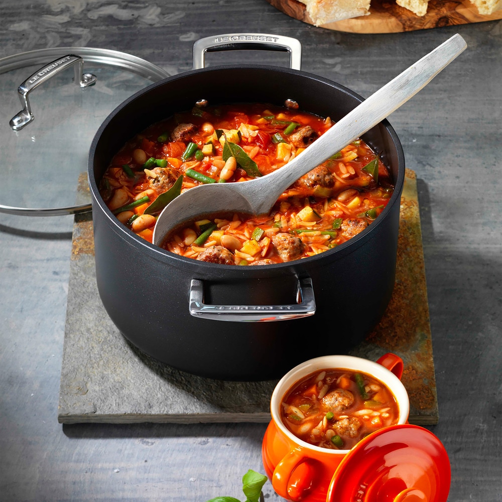 Imagen 2 de Olla de Aluminio Antiadherente con tapa Le Creuset - Negro 20 cm Negro